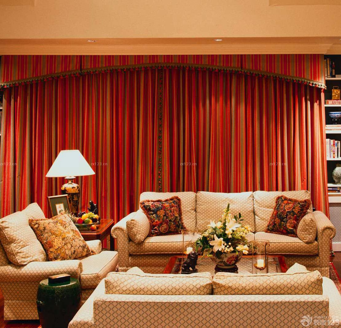 最新田园风格家装客厅酒红色窗帘设计效果图
