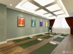 2023最新简约风格瑜伽会所绿色墙面装饰图