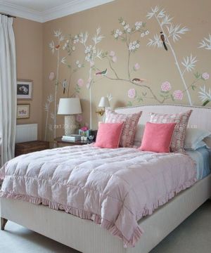 最新现代风格手绘卧室背景墙图片