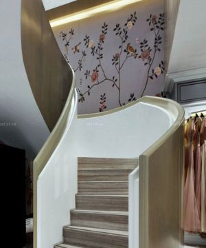2023最新欧式服装店旋转楼梯装修实景图