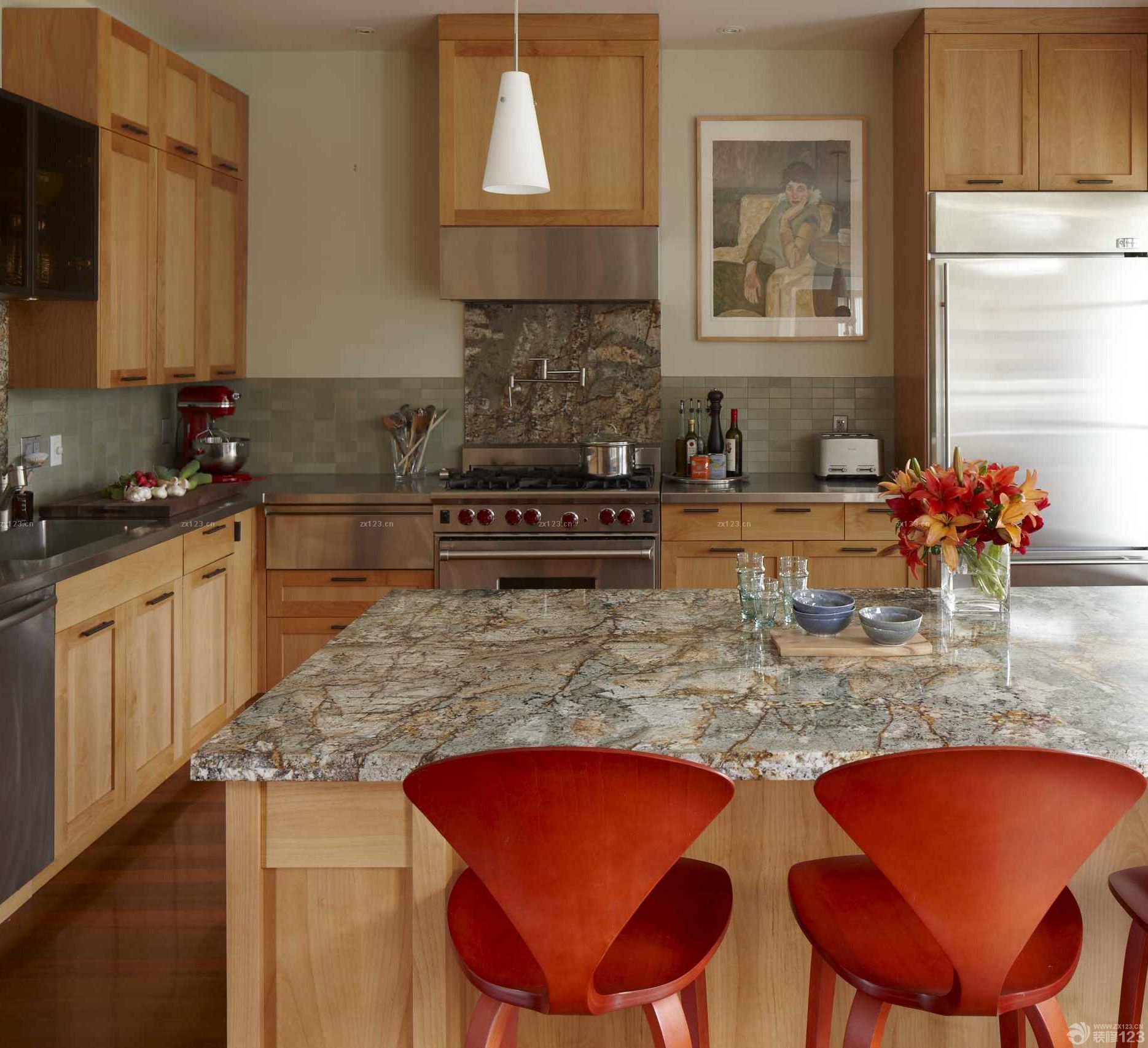 最新简约风格橱柜带吧台装修效果图片欣赏