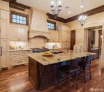 2025美式风格厨房橱柜带吧台装修设计图片大全