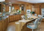 最新乡村风格厨房橱柜带吧台装修案例图欣赏