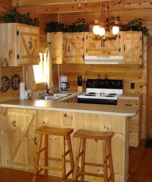 最新乡村别墅厨房橱柜带吧台装修图片