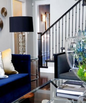 2025现代风格小跃层客厅装修实景图欣赏