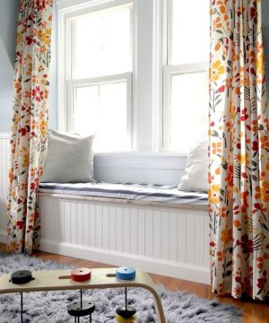 小户型卧室飘窗木制窗户设计实景图欣赏
