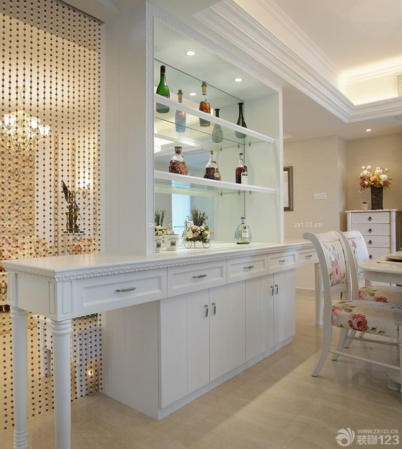 现代风格酒柜站展示架设计图片