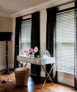 最新美式风格卧室百叶窗帘效果图