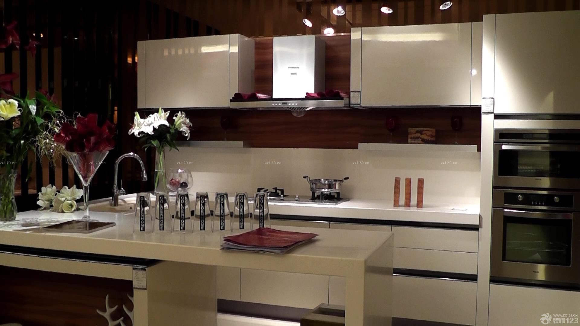 2025金牌橱柜专卖店装修设计效果图片