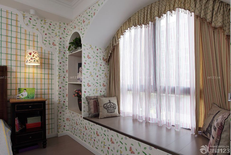 新房装修欧式飘窗窗帘设计效果图片