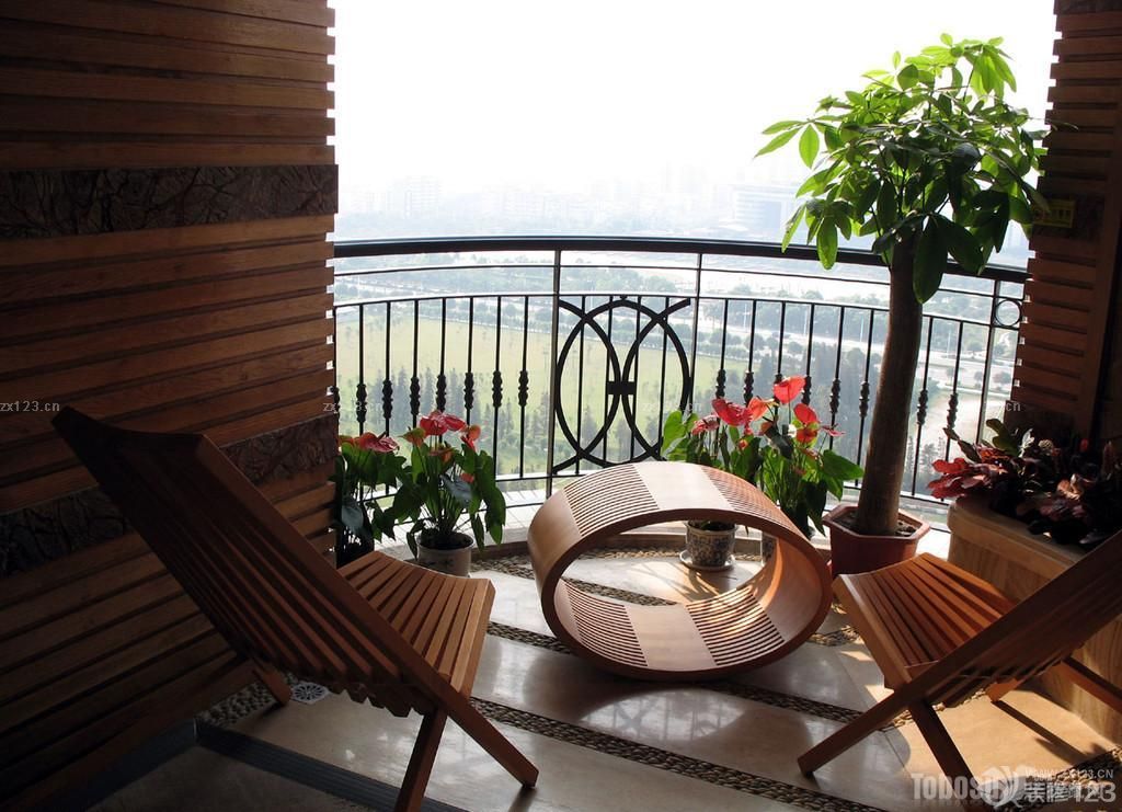 家庭阳台休闲区塑胶茶几装饰效果图片