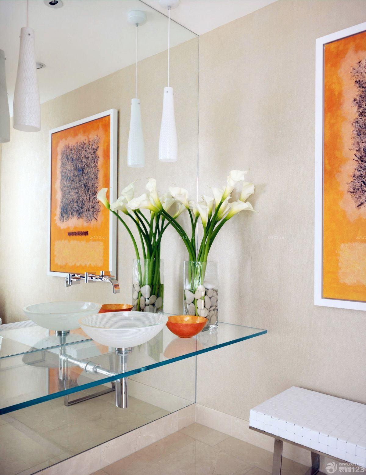 最新美式卫生间洗手盆玻璃台面效果图欣赏