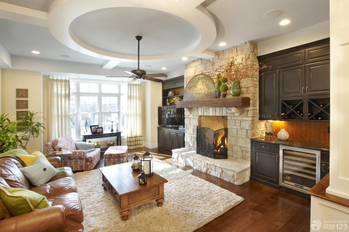 美式田园风格客厅装修吊顶设计图欣赏