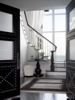 美式别墅木制楼梯设计图片