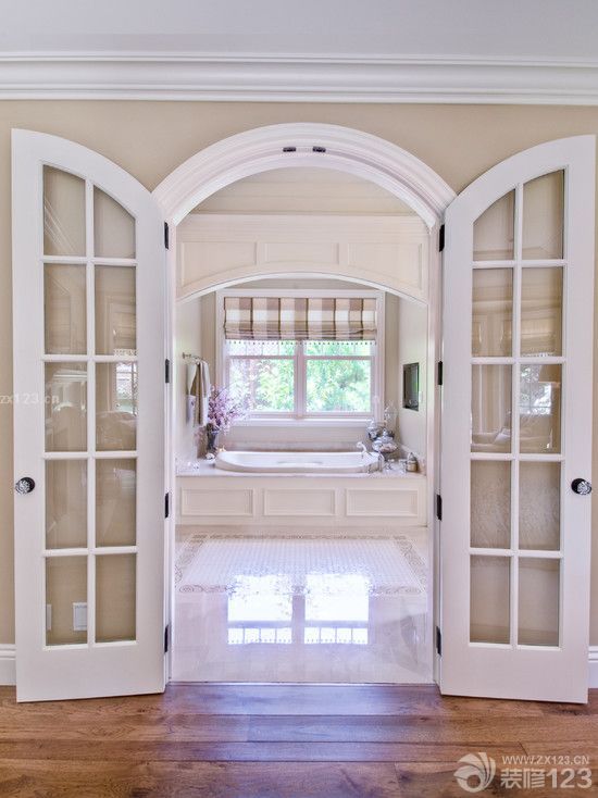 简欧风格别墅卧室卫生间玻璃门效果图欣赏