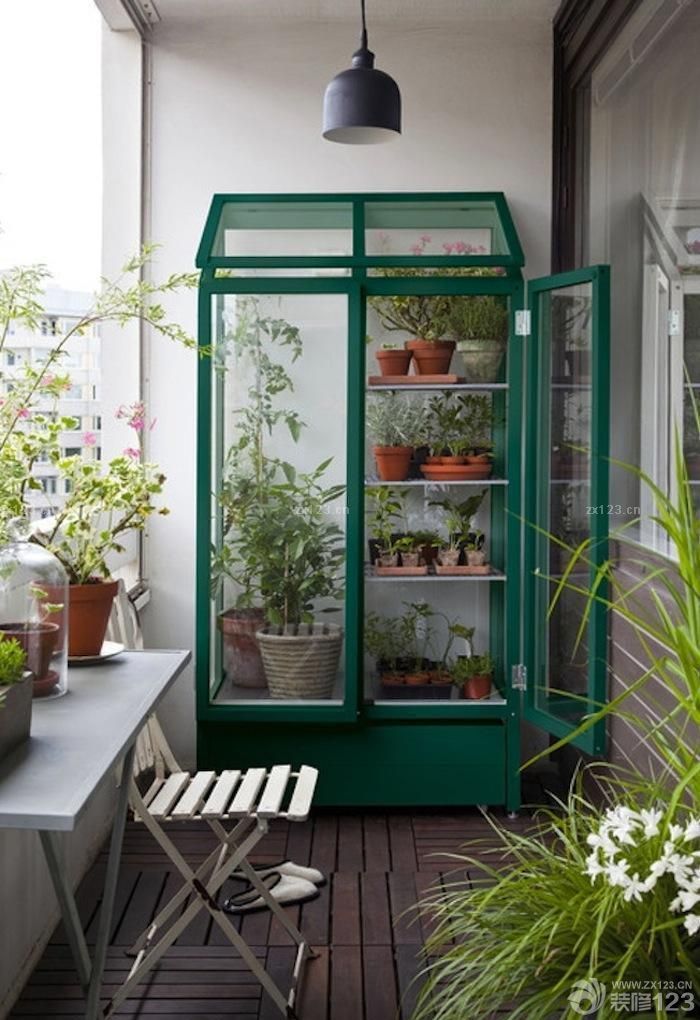 封闭阳台花园玻璃柜子摆放图片大全