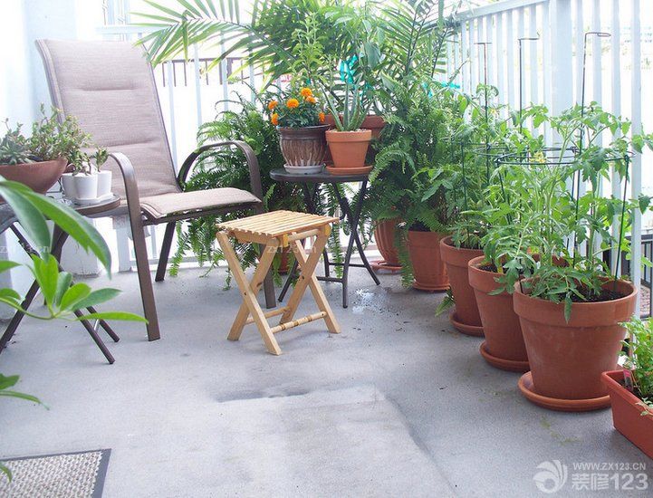 封闭阳台花园水泥地面装修图片