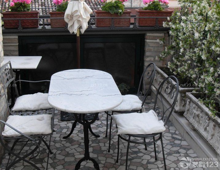 封闭阳台花园大理石桌设计图片