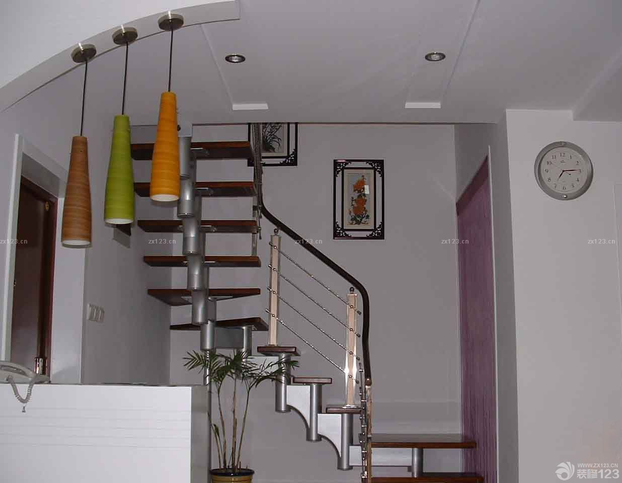 70平米带阁楼装修室内楼梯设计图