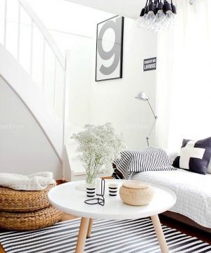 90平米跃层木制楼梯设计效果图片