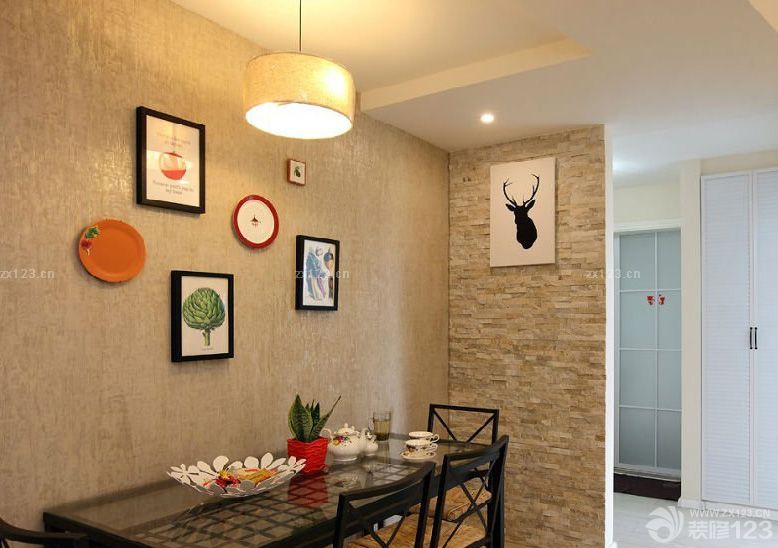 70平两室两厅餐厅墙面装饰设计图片