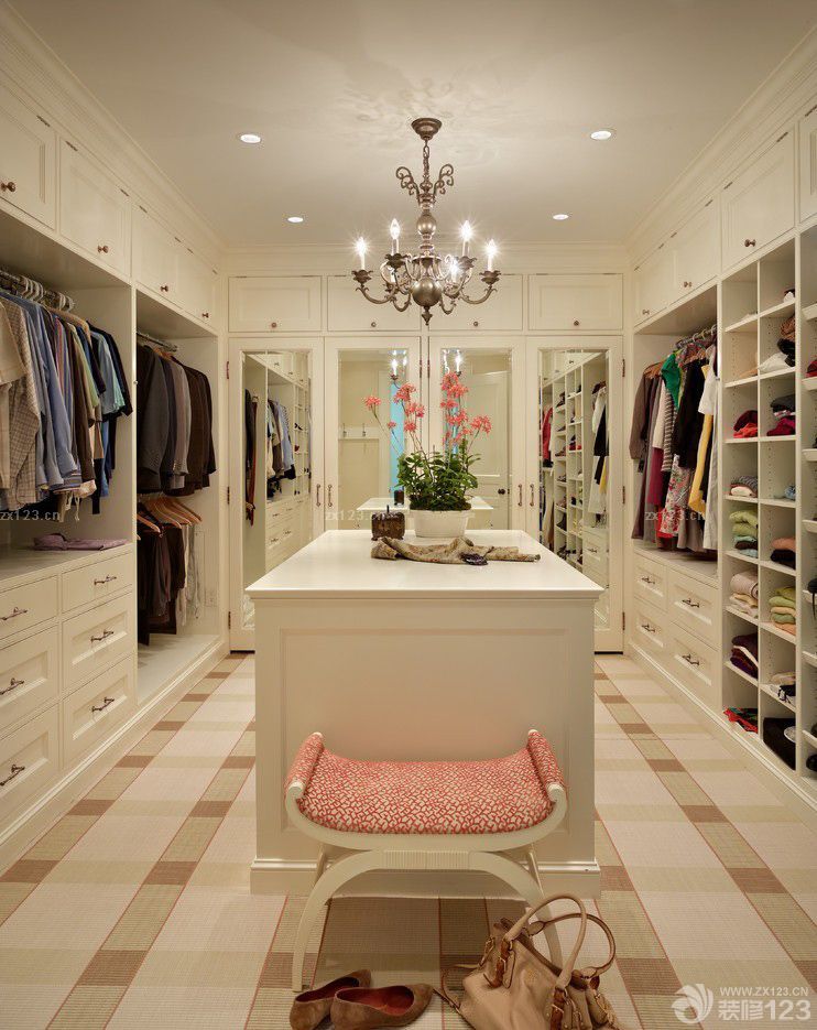 最新70平米跃层超大衣帽间装修效果图欣赏2025
