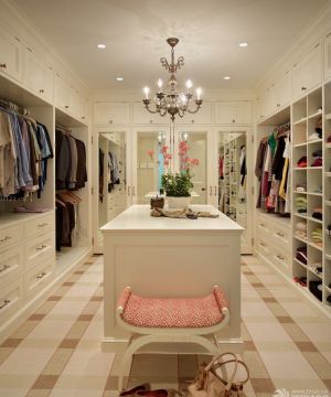 最新70平米跃层超大衣帽间装修效果图欣赏2025