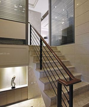 70平米跃层木楼梯扶手装修设计图片