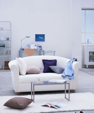 80小三房白色美式沙发摆放效果图欣赏