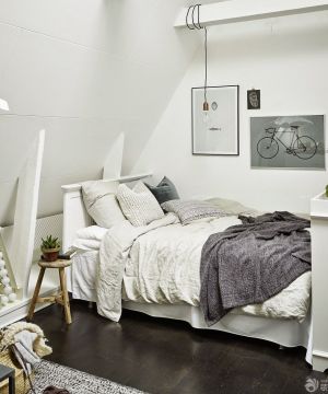 最新小户型阁楼60平米老房卧室装修效果图欣赏
