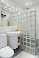 90平米小三房卫生间玻璃砖隔断装修效果图欣赏