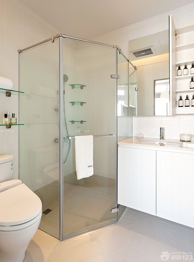 90平新房卫生间玻璃淋浴间装修图片