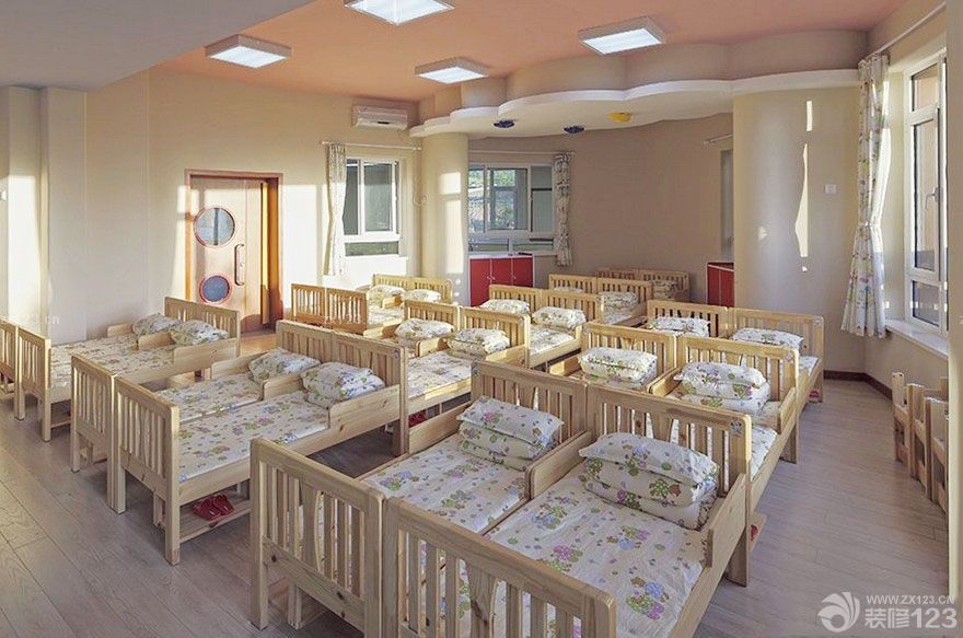 最新幼儿园床摆放现代简约风格设计案例