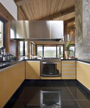 最新斜顶阁楼厨房设计图样板案例