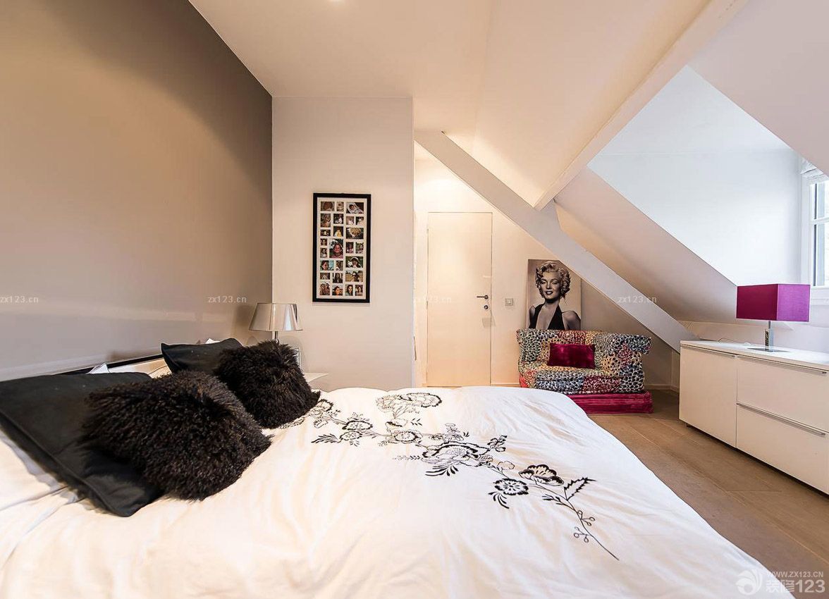 70平米带阁楼小户型斜顶阁楼窗户装修设计图片_设计456装修效果图