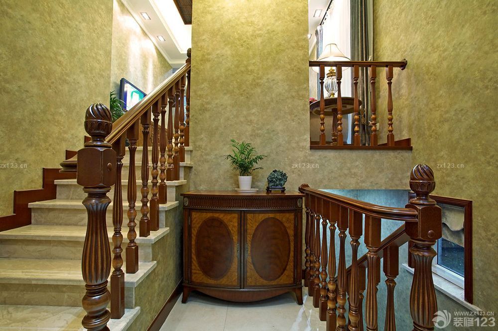最新150平米复式楼实木楼梯扶手装修效果图欣赏2025
