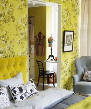 2025最新现代简约风格小户型卧室黄色墙面装修效果图