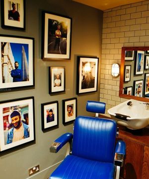 小型60平米理发店照片墙设计装修效果图欣赏