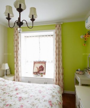 70平米二室一厅卧室飘窗设计装修效果图片