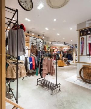欧式简约风服装店门面装修图片2025