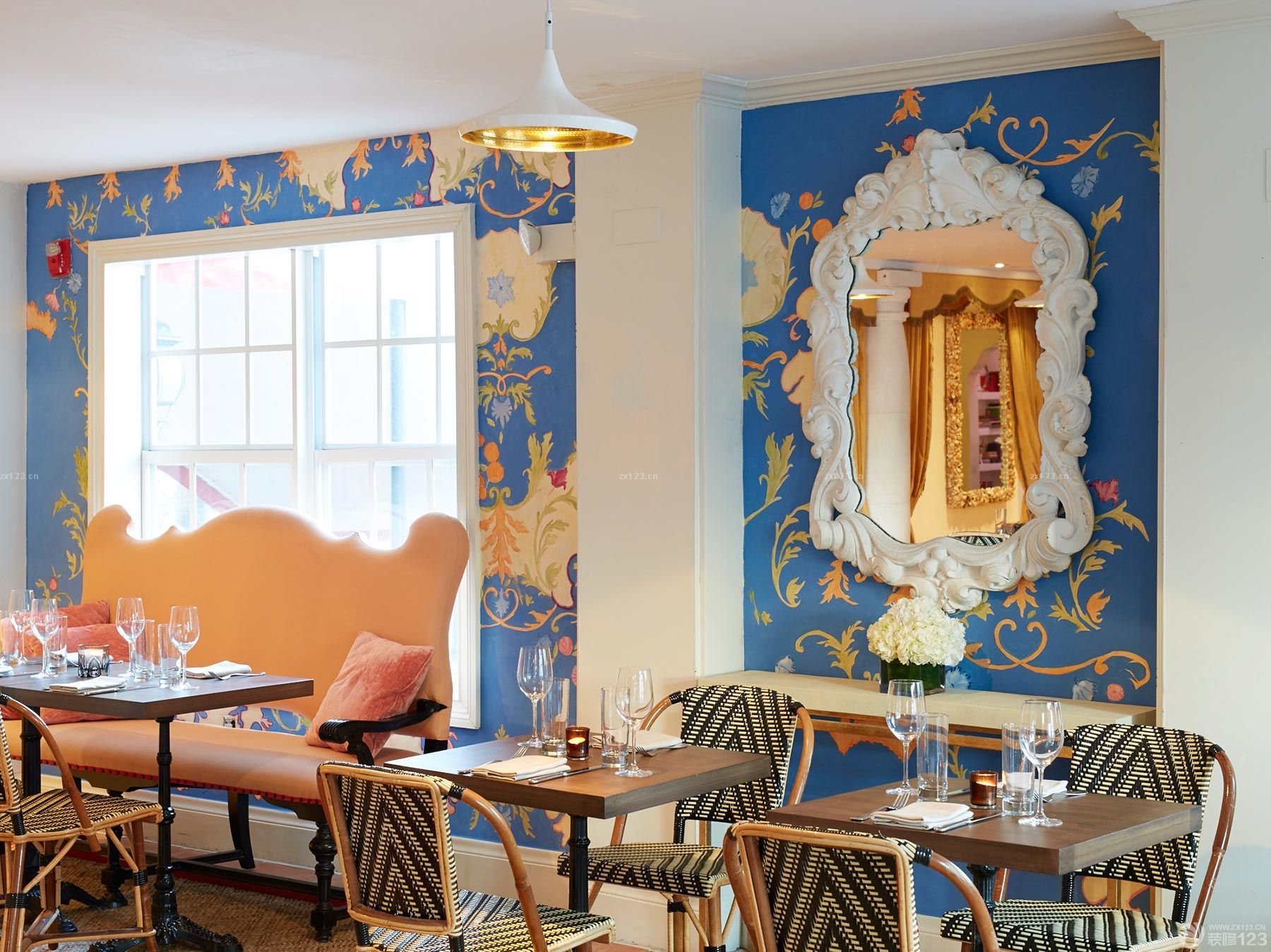 2025最新东南亚风格餐厅客厅一体墙体彩绘装修图片