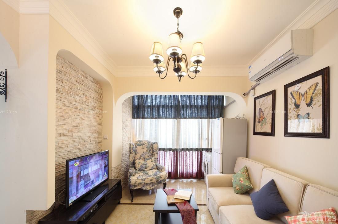 简约欧式风格60小户型客厅带阳台装修效果图欣赏