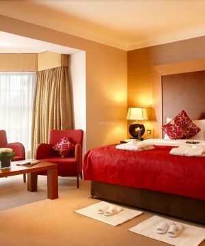 70平米小户型婚房卧室封闭阳台装修效果图欣赏