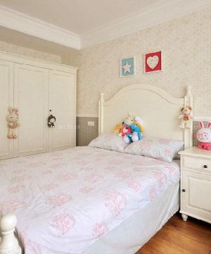 最新70平米二手房温馨卧室墙衣装修效果图片