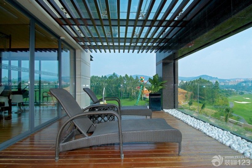 最新300平米别墅景观阳台装修效果图