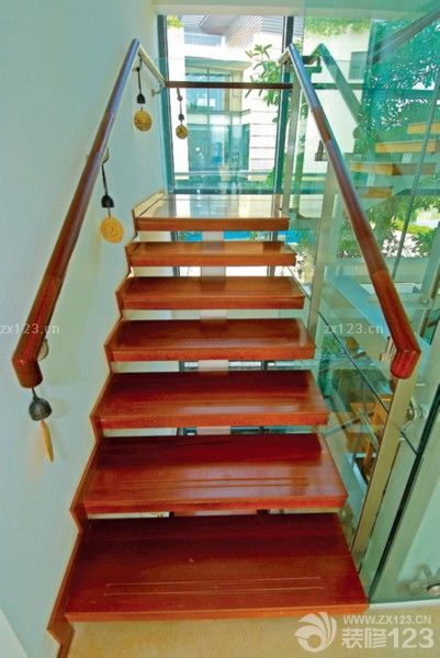 东南亚风格室内楼梯装饰图片