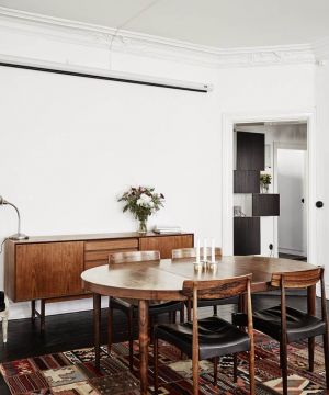 70平方三居室餐厅美式实木餐桌装修设计图片大全