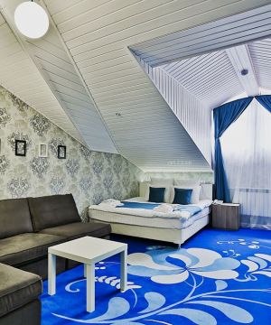 2023地中海风格旧房子阁楼地毯设计装修效果图片