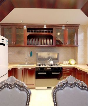 2023美式风格室内厨房棕色门框装修风格大全