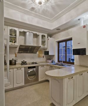 小户型室内小厨房白色橱柜装修效果图片